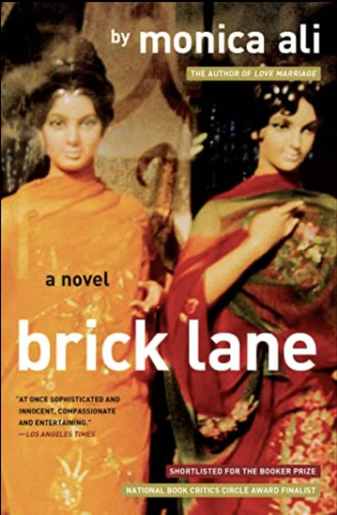 Two mannequins in traditional Indian dress